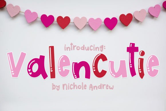 Valencutie: A Handwritten Display Font for Digital Creativity
